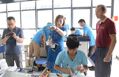 深化技術交流，共謀合作發(fā)展——東莞職業(yè)技術學院機電工程系領導來我院參觀交流